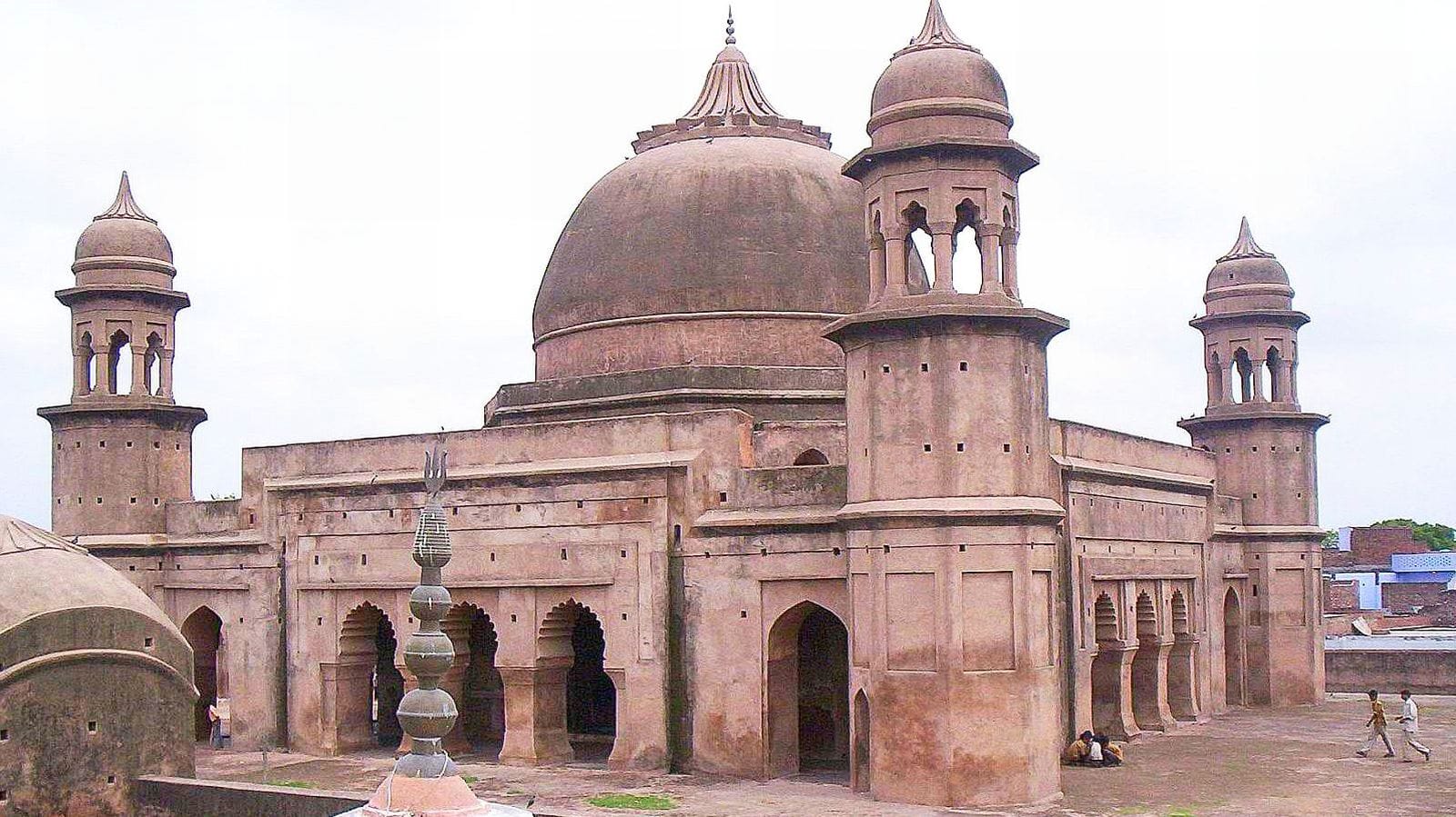 लालपुल स्थित बड़ी सरकार की जियारत। संवाद