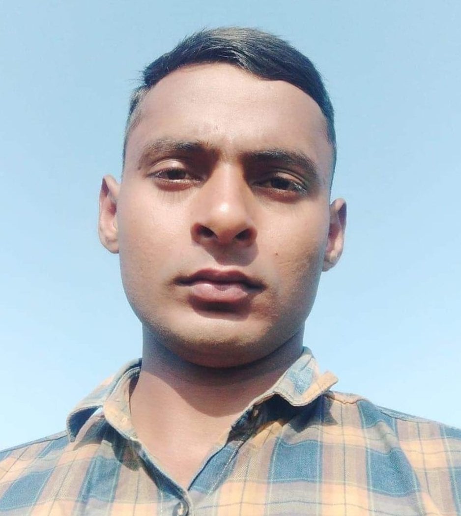 महेशगंज थाना क्षेत्र के पूरे मसवन में पंचायत सहायक द्वारा फांसी लगाकर आत्महत्या करने के बाद मौक महेशगंज थाना क्षेत्र के पूरे मसवन में पंचायत सहायक द्वारा फांसी लगाकर आत्महत्या करने के बाद मौक