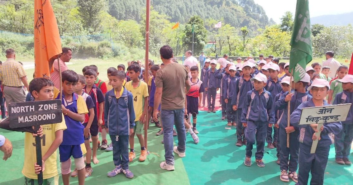 चंबा के राजकीय वरिष्ठ माध्यमिक पाठशाला होबार में खेलकूद प्रतियोगिता के समापन समारोह के दौरान सा