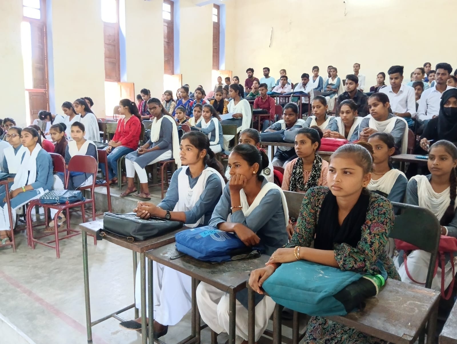 छात्रा प्रीती ।