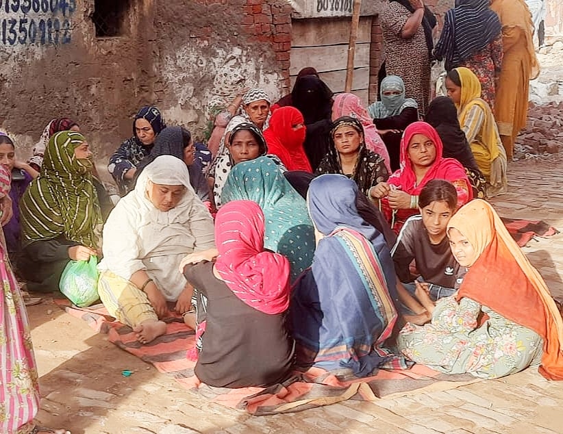 मेहविश की मौत के बाद विलाप करते परिजन। संवाद