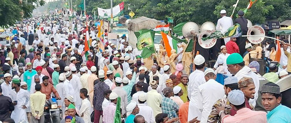 अमीनगर में जुलूस ए मोहम्मदी में मौजूद अकीदतमंद। अमीनगर में जुलूस ए मोहम्मदी में मौजूद अकीदतमंद।