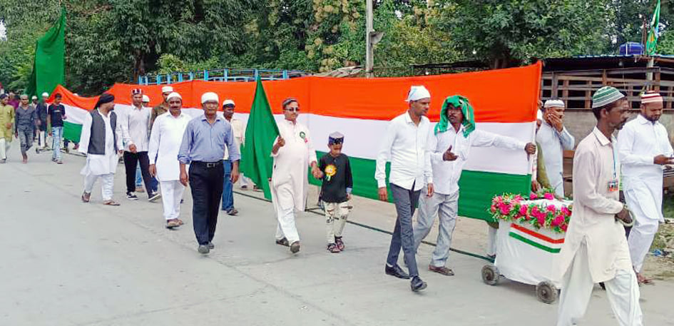 अमीनगर में जुलूस ए मोहम्मदी में मौजूद अकीदतमंद। अमीनगर में जुलूस ए मोहम्मदी में मौजूद अकीदतमंद।