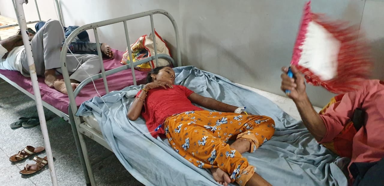 जिला अस्पताल के बच्चा वार्ड में भर्ती बच्चे जिला अस्पताल के बच्चा वार्ड में भर्ती बच्चे