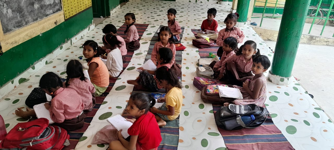 प्राथमिक विद्यालय महहराज नगर में धवस्त पेयजल व्यवस्था प्राथमिक विद्यालय महहराज नगर में धवस्त पेयजल व्यवस्था
