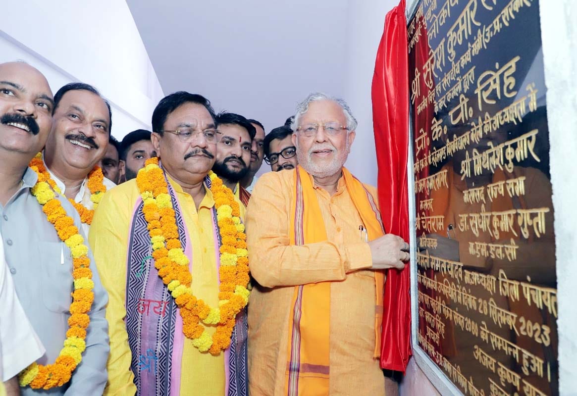 शाहजहांपुर में राष्ट्रीय क्रांति पार्टी के कार्यालय पर सरदार भगत सिंह के चित्र पर पुष्पांजलि दे