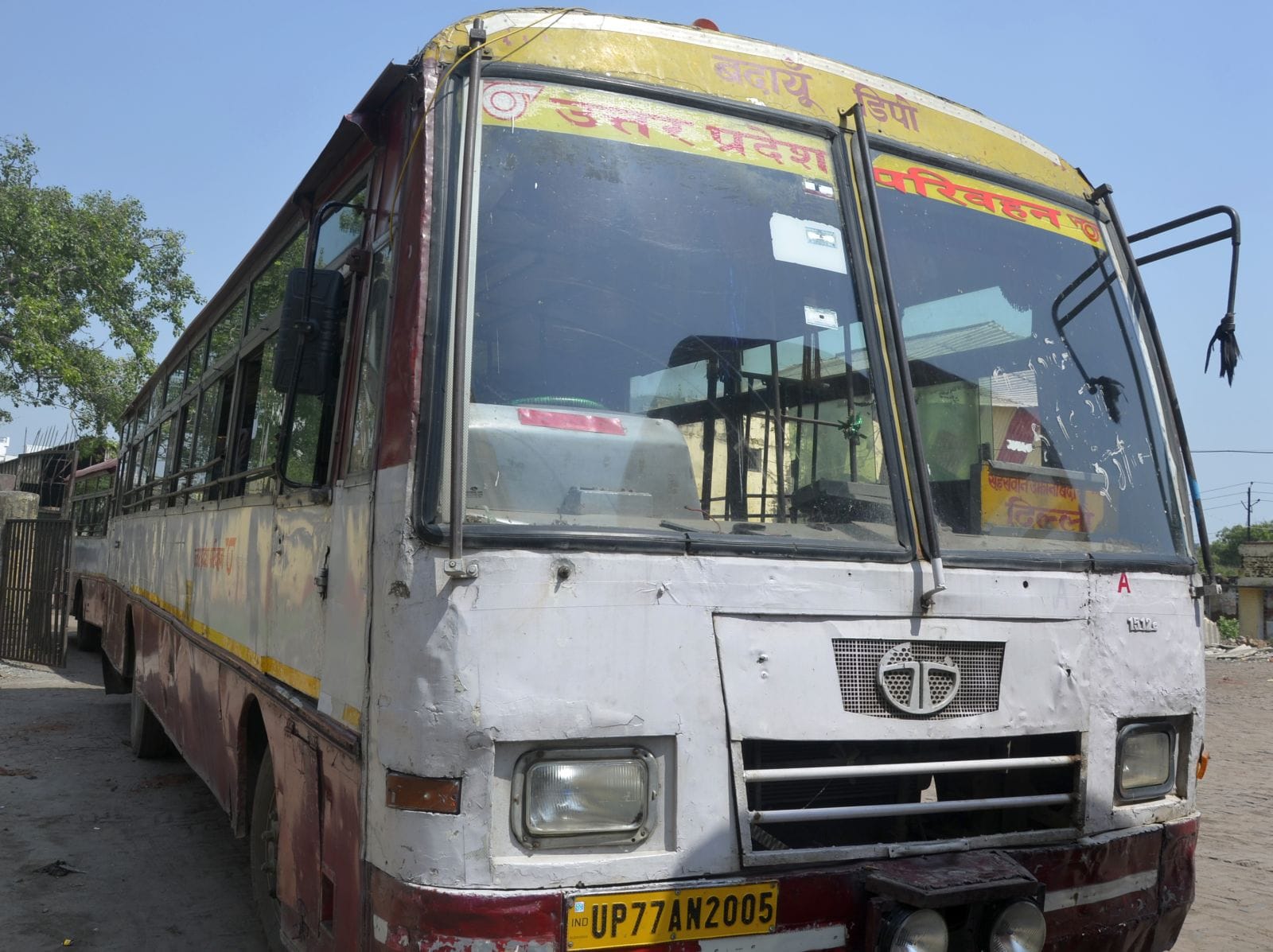 रोडवेज बस में सीटों का हाल। संवाद