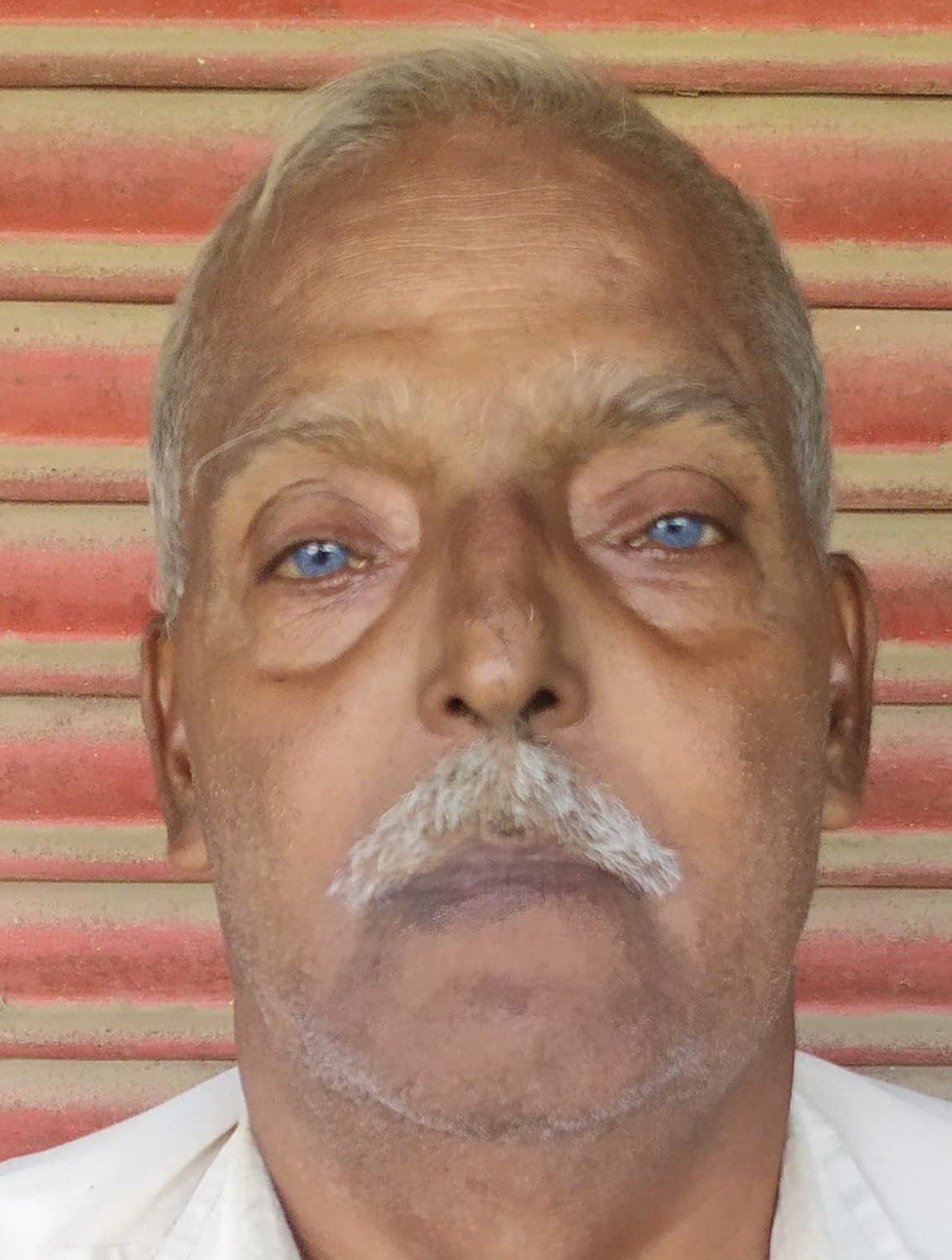 जैतीपुर क्षेत्र के पृथ्वीपुर गांव चिकित्सक की कमी वजह से अस्पताल हुआ खंडहर। संवाद