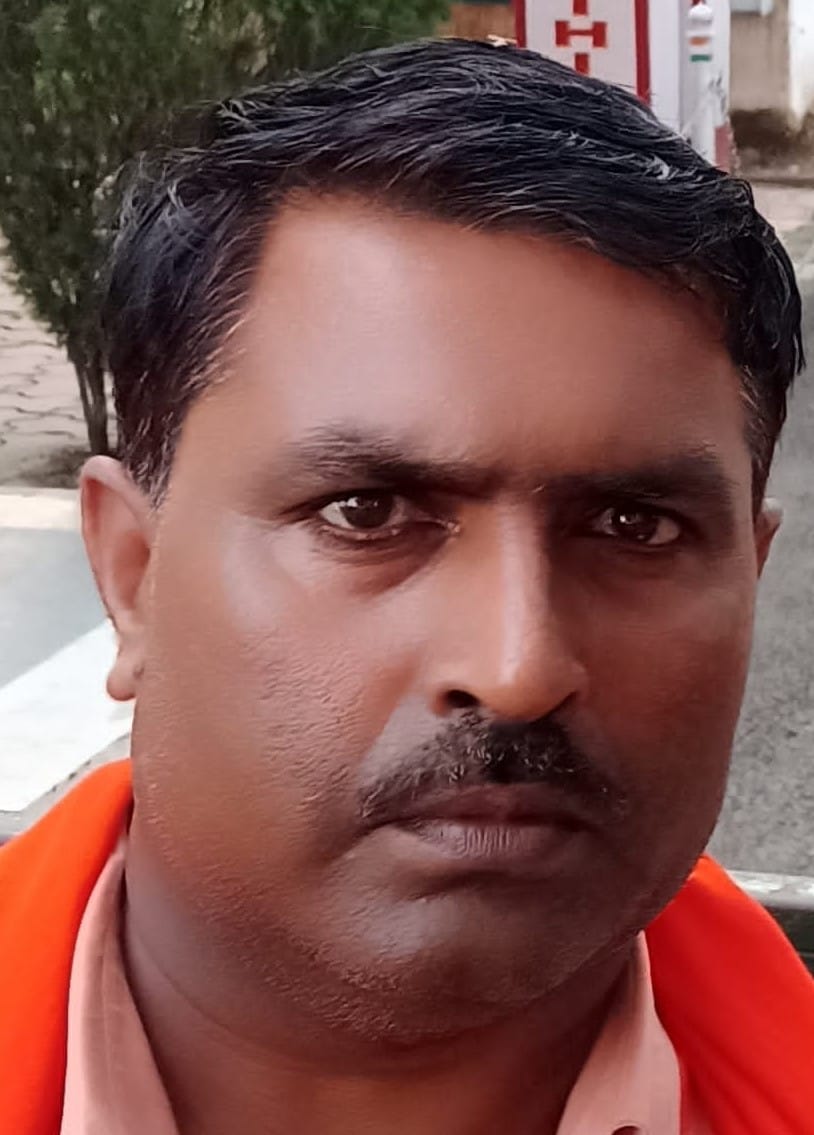 जैतीपुर क्षेत्र के पृथ्वीपुर गांव चिकित्सक की कमी वजह से अस्पताल हुआ खंडहर। संवाद