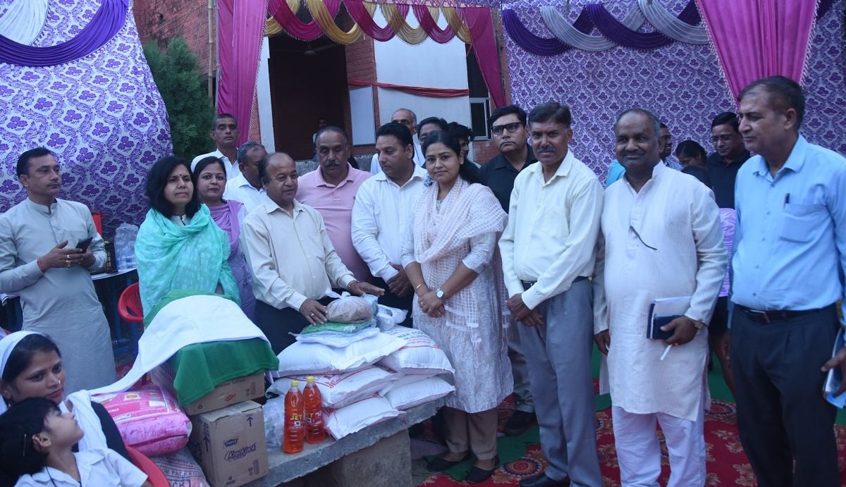 फोटो 49. दिव्यांग सेवा प्रोजेक्ट के शुभारंभ पर दिव्यांगजन राज्य आयुक्त राजकुमार मक्कड़ व अन्य। फोटो 49. दिव्यांग सेवा प्रोजेक्ट के शुभारंभ पर दिव्यांगजन राज्य आयुक्त राजकुमार मक्कड़ व अन्य।