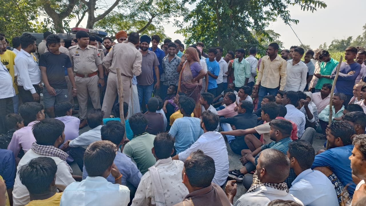 रेस्क्यू आप्रेशन के दौरान भागता बाघ ।