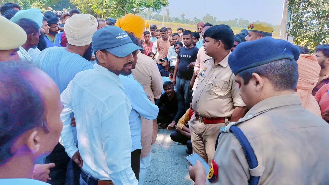 रेस्क्यू आप्रेशन के दौरान भागता बाघ ।