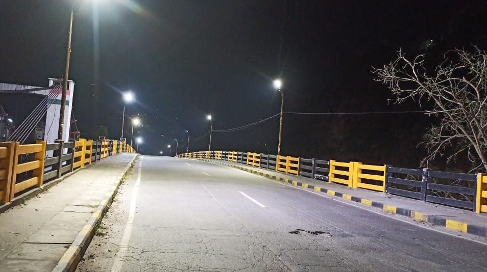 चंबा के परेल पुल पर छाया अंधेरा।स्त्रोत:संवाद चंबा के परेल पुल पर छाया अंधेरा।स्त्रोत:संवाद