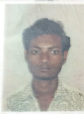 बांकेगंज रोड पर ट्राली में घुसी बाइक।