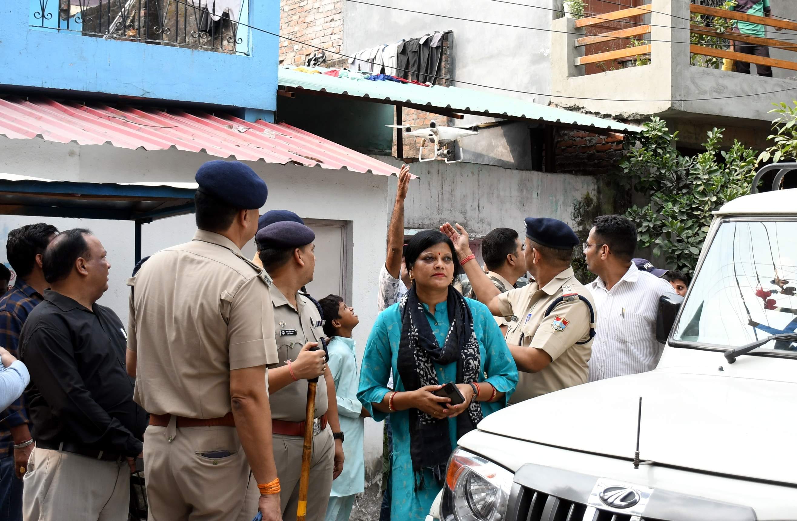हल्द्वानी में देर रात दो समुदायों के बीच हुई मारपीट के चलते गांधीनगर क्षेत्र में फ्लैग मार्च के हल्द्वानी में देर रात दो समुदायों के बीच हुई मारपीट के चलते गांधीनगर क्षेत्र में फ्लैग मार्च के
