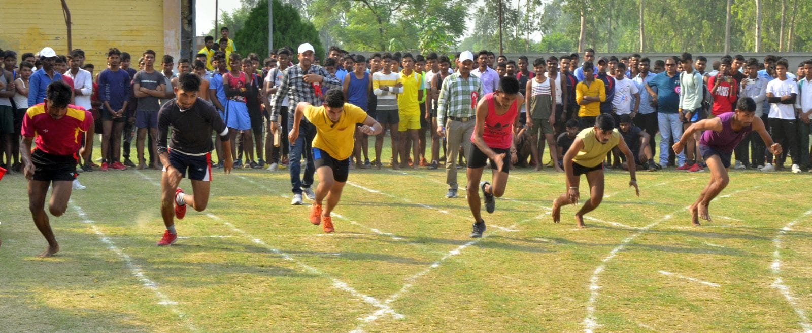 स्पोट्स स्टेडियम में जनपदीय माध्यमिक विद्यालय खेलकूद प्रतियोगिता का शुभारंभ करते बिल्सी विधायक 
