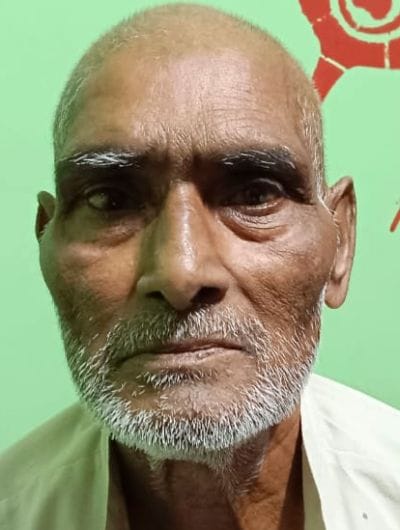 निजी चिकित्सक के यहां इलाज कराते डेंगू पीड़ित मरीज। संवाद