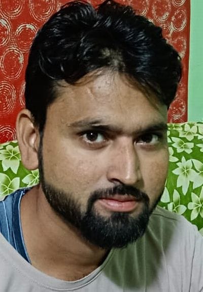 निजी चिकित्सक के यहां इलाज कराते डेंगू पीड़ित मरीज। संवाद