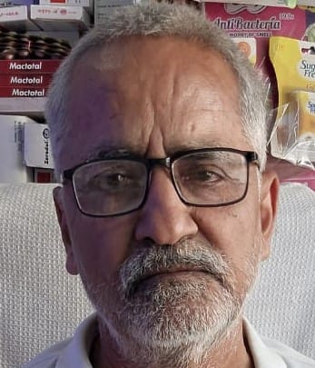 गांधी भवन के सामने टॉउनहाल रोड पर हो रही खोदाई से लगा जाम। संवाद