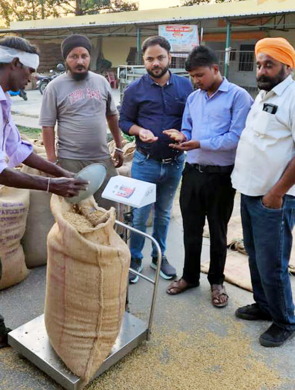 राजापुर मंडी में सरकारी धान खरीद केंद्र पर हुई धान खरीद राजापुर मंडी में सरकारी धान खरीद केंद्र पर हुई धान खरीद