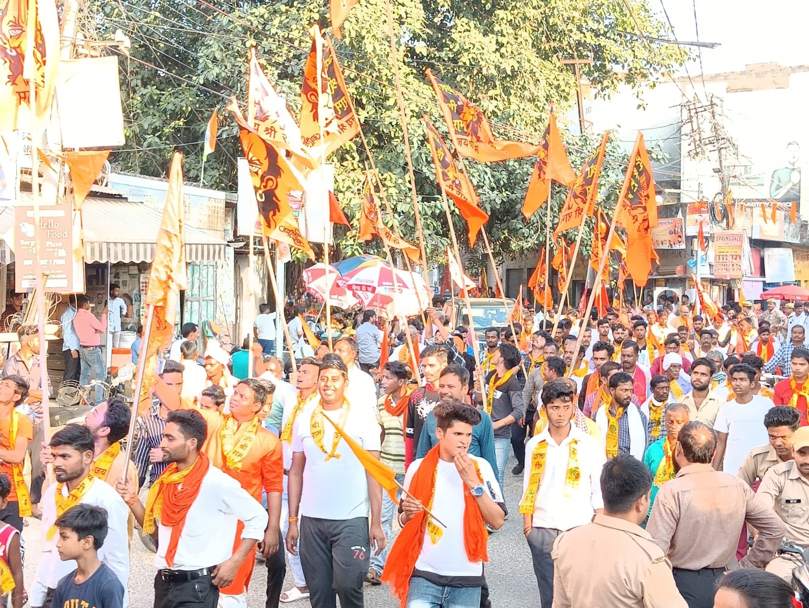 शहर के ड्रमण्ड इंटर कॉलेज मैदान पर आयोजित सभा को सम्बोधित करते विश्व हिंदू परिषद के क्षेत्रीय 