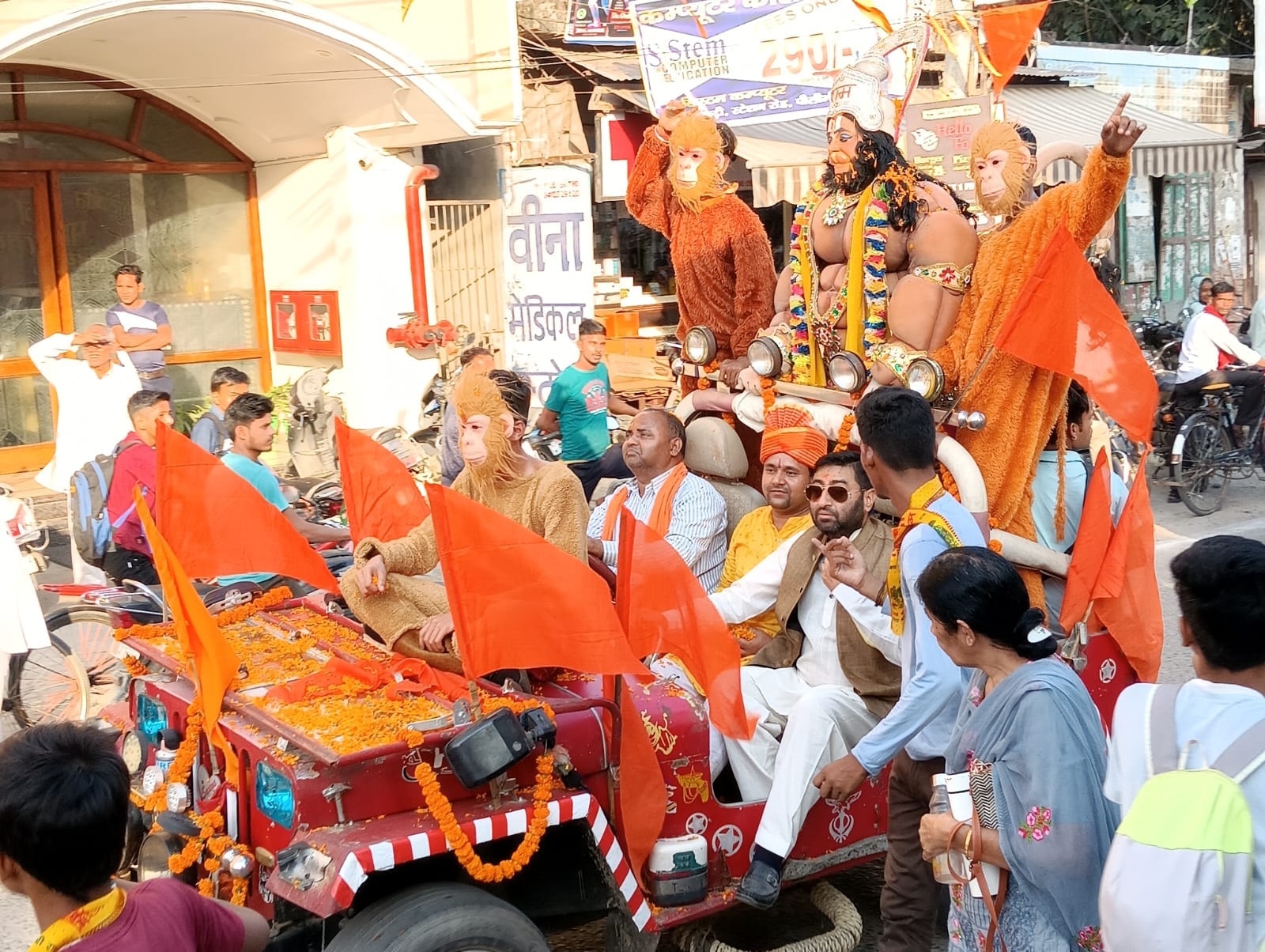 शहर के ड्रमण्ड इंटर कॉलेज मैदान पर आयोजित सभा को सम्बोधित करते विश्व हिंदू परिषद के क्षेत्रीय 