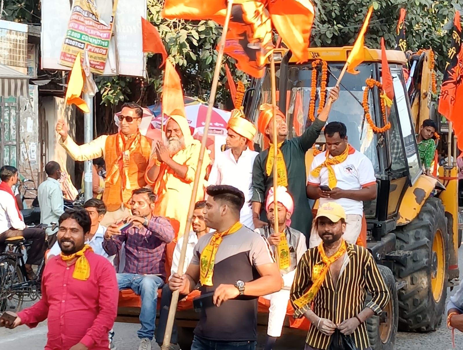 शहर के ड्रमण्ड इंटर कॉलेज मैदान पर आयोजित सभा को सम्बोधित करते विश्व हिंदू परिषद के क्षेत्रीय 