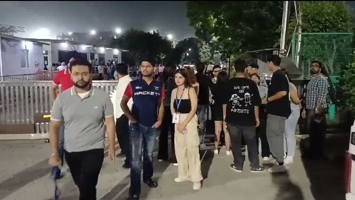 फोटो 46- विश्वविद्यालय में आयोजित कार्यक्रम में एंट्री नहीं मिलने पर भड़के विद्यार्थी हंगामा कर फोटो 46- विश्वविद्यालय में आयोजित कार्यक्रम में एंट्री नहीं मिलने पर भड़के विद्यार्थी हंगामा कर