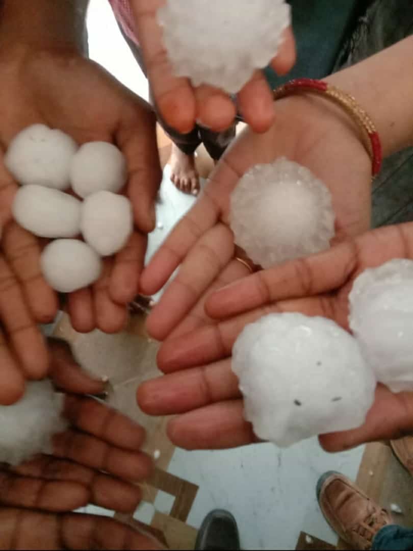 शहर में सोमवार को हुई तेज बारिश के बाद स्टेशन रोड पर भरा बारिश का पानी । संवाद शहर में सोमवार को हुई तेज बारिश के बाद स्टेशन रोड पर भरा बारिश का पानी । संवाद