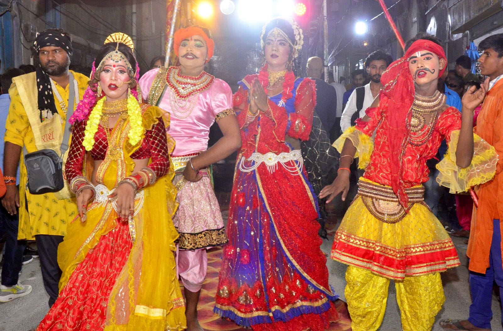 रामबारात में शामिल एटा की झांकियां। संवाद