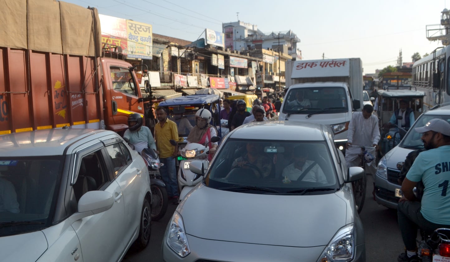 शामली रोडवेज बस अडडे पर ई  रिक्शाओ से लगा जाम
