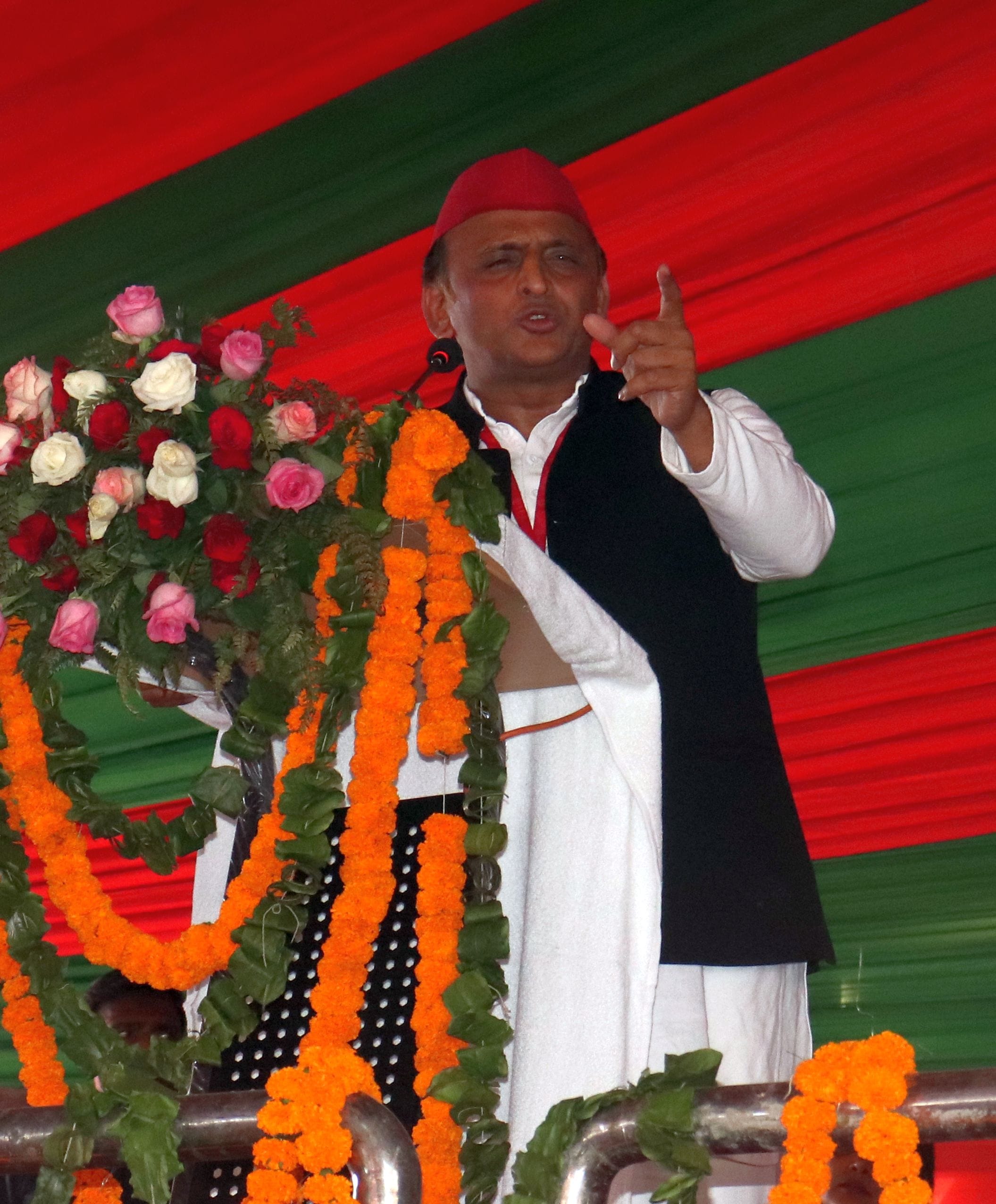 प्रशिक्षण शिविर में उपस्थित सपा कार्यकर्ता। संवाद