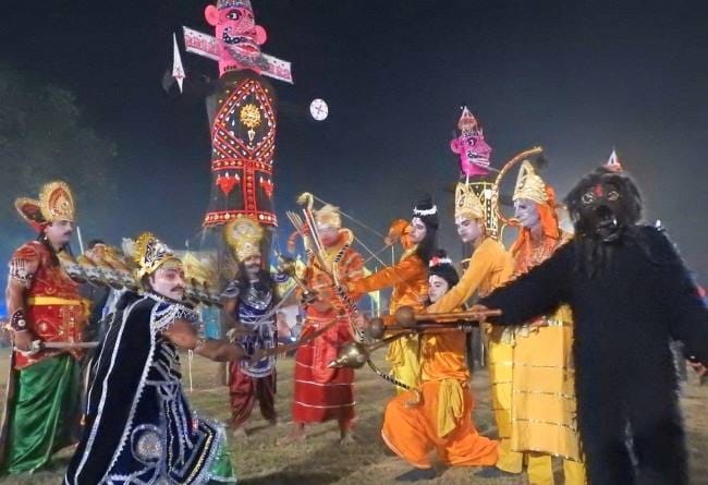 श्री राम लीला महोतसव में राम का अभिनय निभाते नितिन पाड़ेय ।