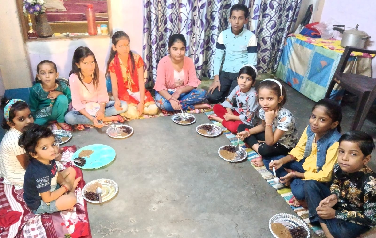 नवरात्र अष्टमी पर यशवतंरी देवी मंदिर पर पूजा अर्चना करते श्रद्धालु । संवाद