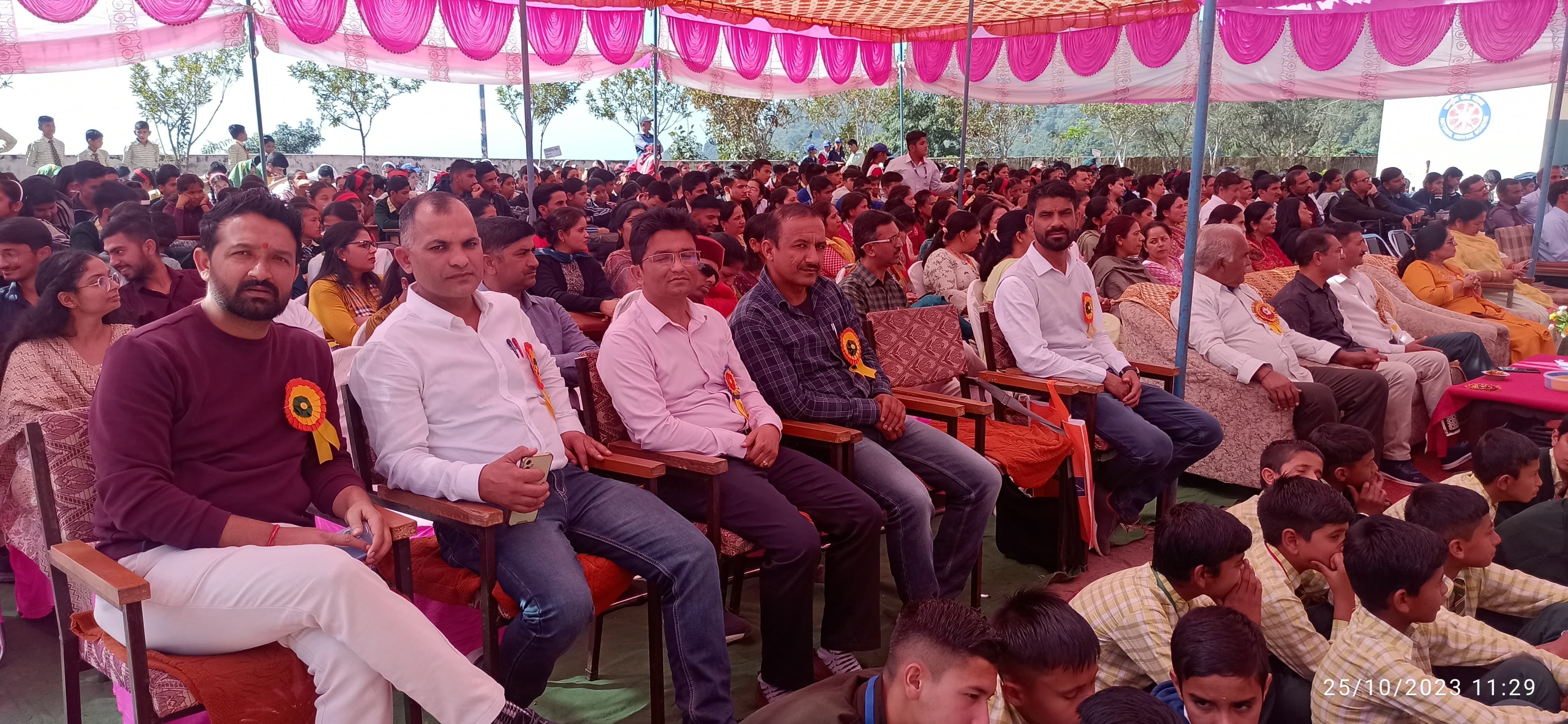 जमटा स्कूल में नाहन उपमंडल की बाल विज्ञान कांग्रेस में मौजूद शिक्षक एवं अन्य। संवाद जमटा स्कूल में नाहन उपमंडल की बाल विज्ञान कांग्रेस में मौजूद शिक्षक एवं अन्य। संवाद