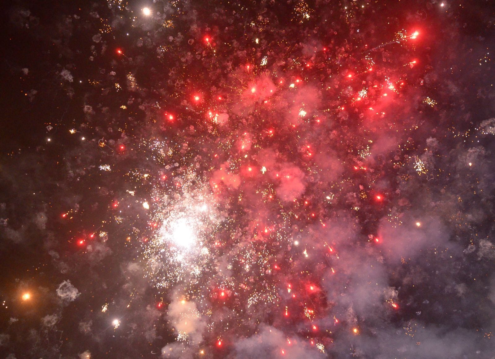 रावण का अस्ति-पंजर लेने को टूट पड़ी भीड़। संवाद