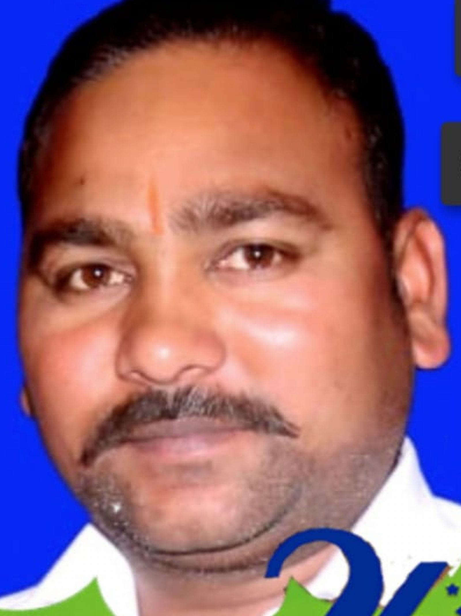 दबतोरा गांव में नाली में जमा गंदगी। संवाद