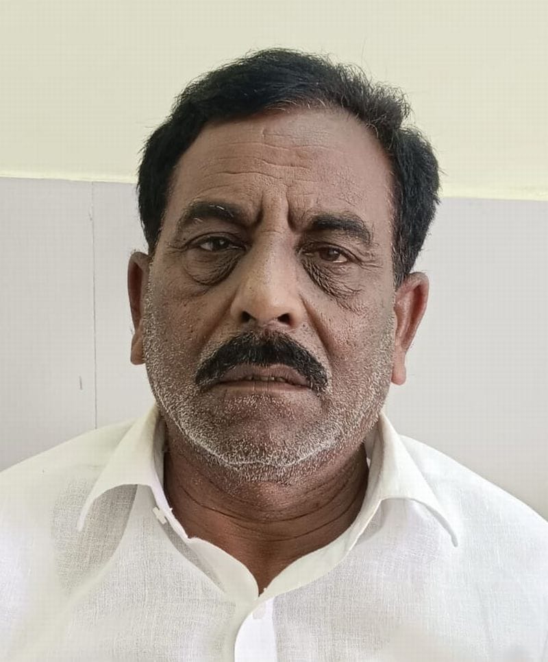 दबतोरा गांव में नाली में जमा गंदगी। संवाद