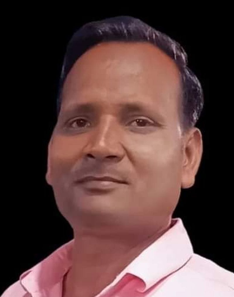 दबतोरा गांव में नाली में जमा गंदगी। संवाद