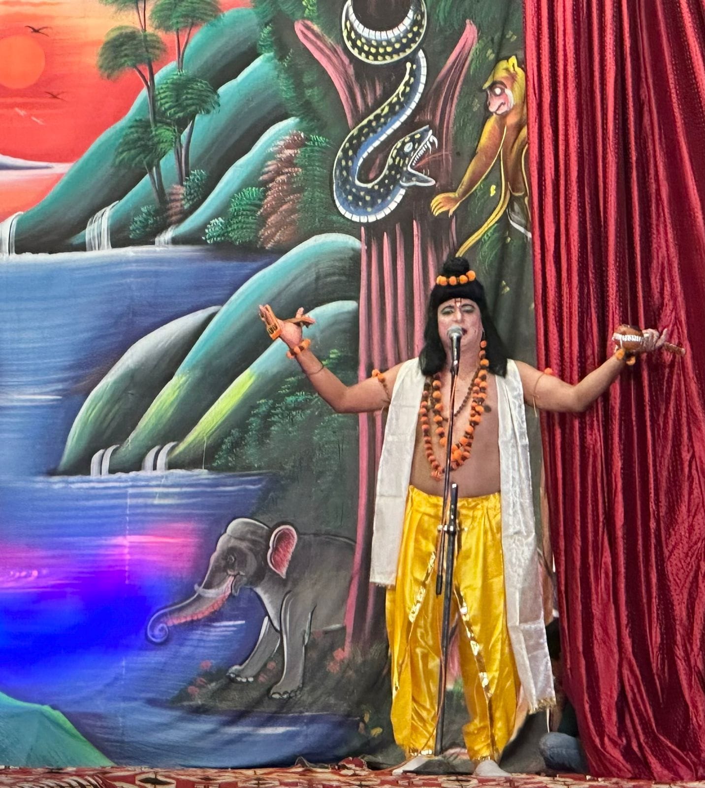 ग्राम चुकटी में रामलीला का एक दृश्य ग्राम चुकटी में रामलीला का एक दृश्य