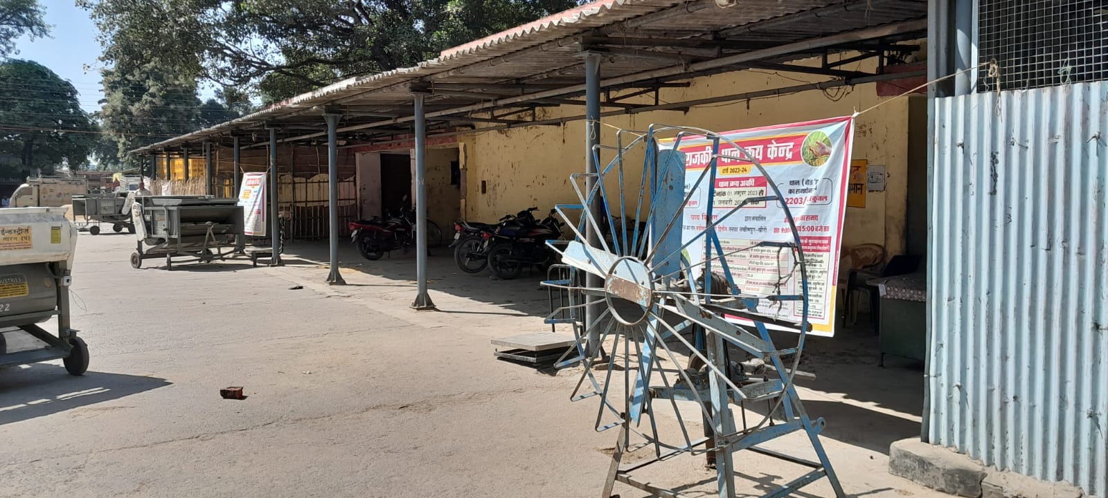 लखीमपुर मंडी का निरीक्ष्रण खाद्य आयुक्त सौरभ बाबू लखीमपुर मंडी का निरीक्ष्रण खाद्य आयुक्त सौरभ बाबू