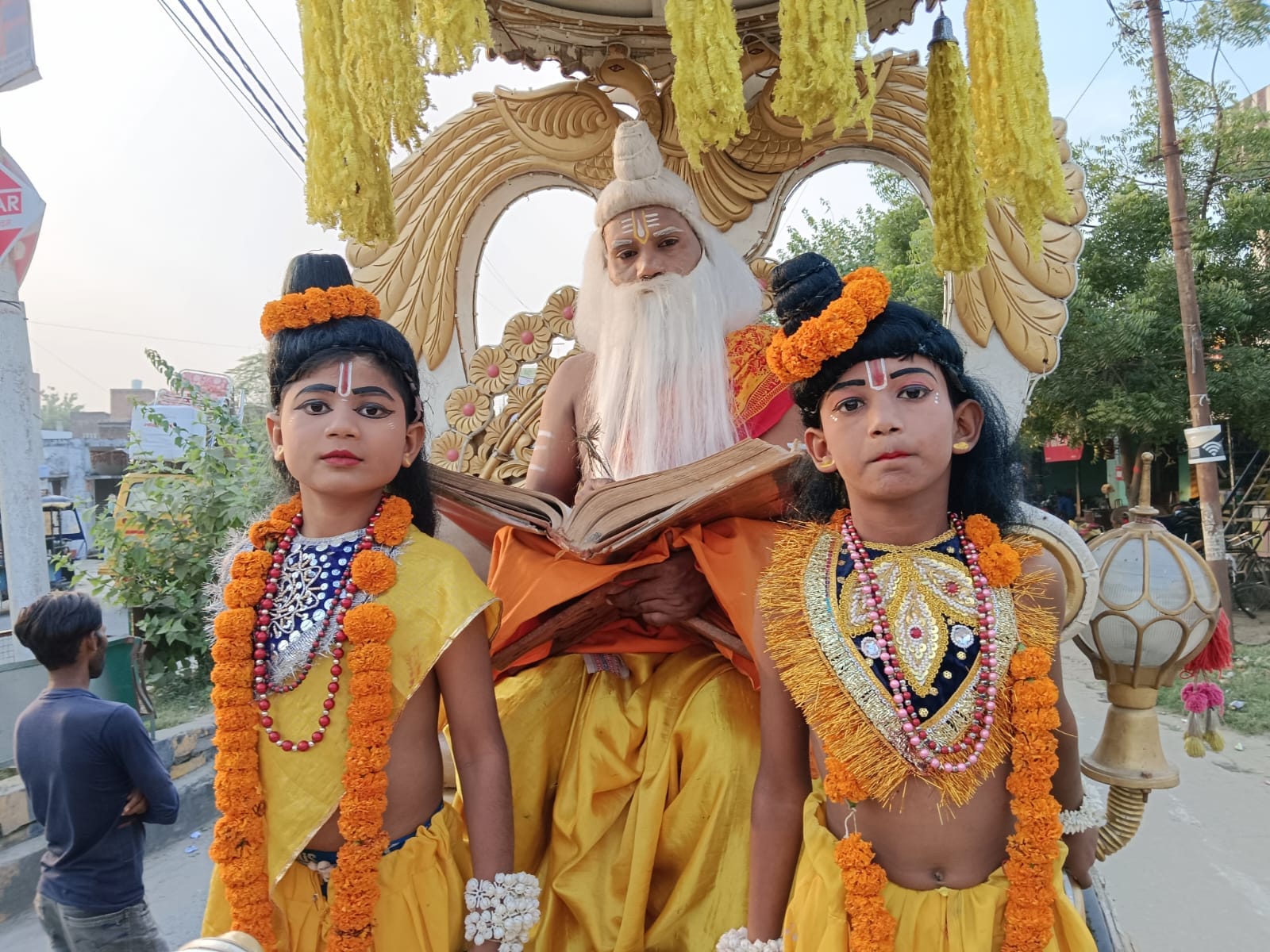 महर्षि बाल्मीकि सेना द्धारा आयोजित कार्यक्रम में मौजूद लोग । संवाद