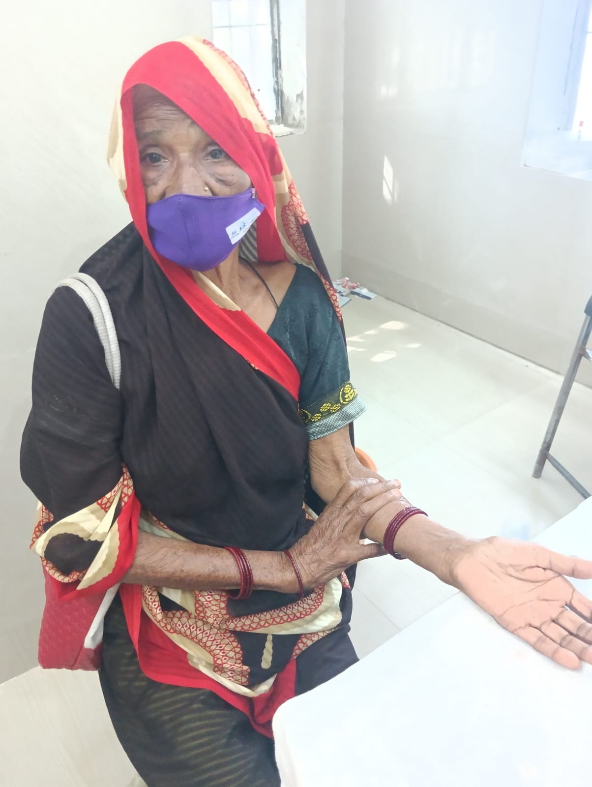 रेनू तिवारी । रेनू तिवारी ।