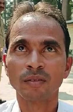 जीएफ कॉलेज से पीईटी का पेपर देकर निकलते अभ्यर्थी। संवाद