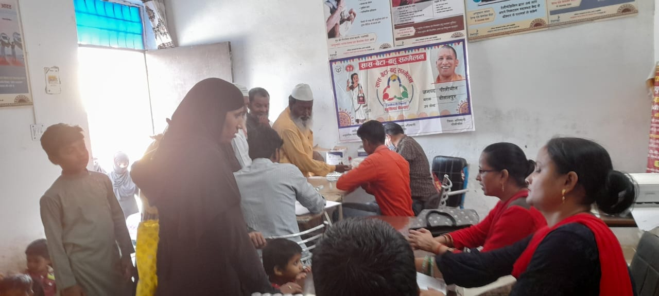 पूरनपुर के गांव महदखास में लगा स्वास्थ शिविर । स्रोत - स्वास्थ विभाग