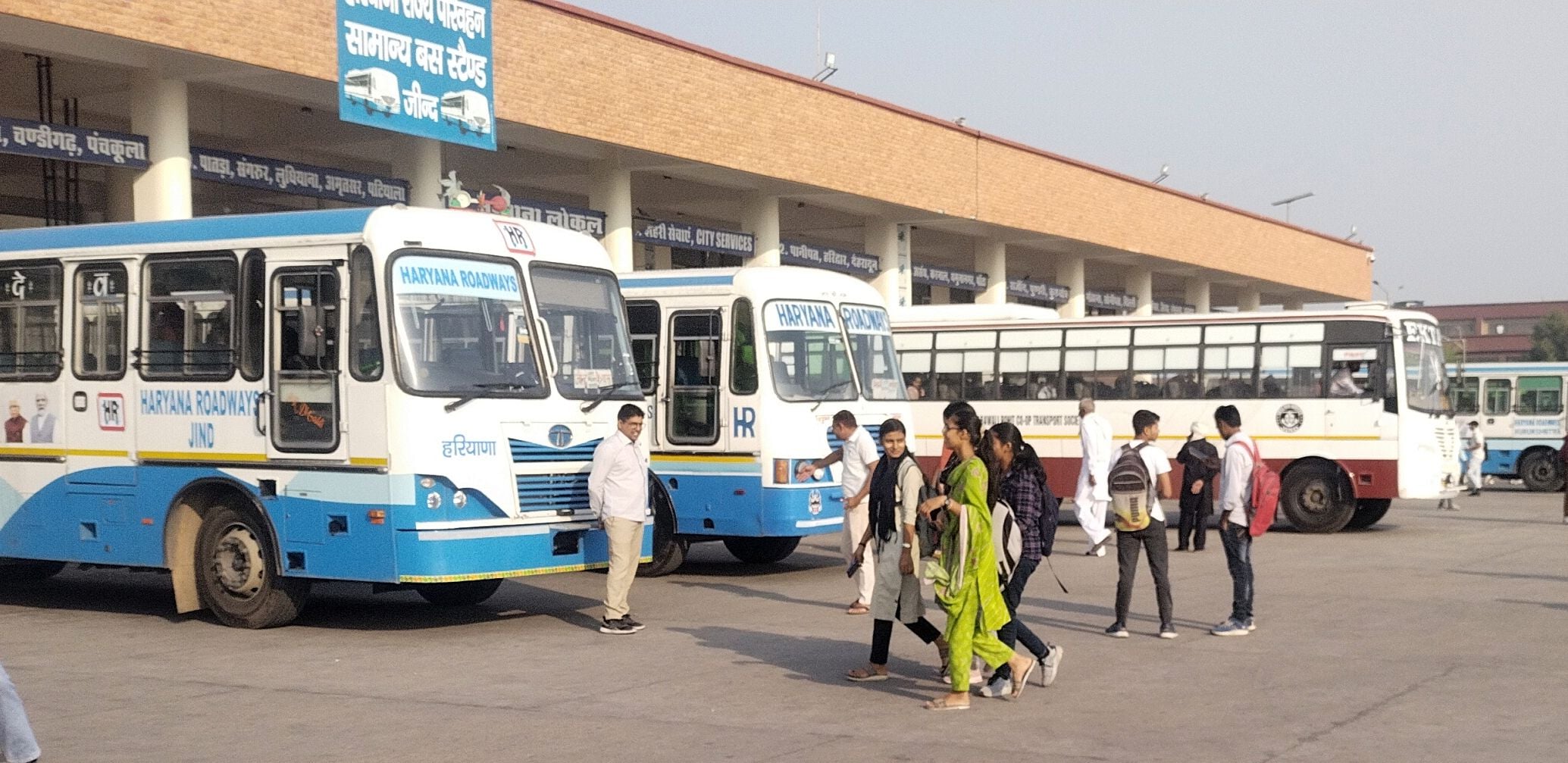 01जेएनडी24-सामान्य बस अड्डा जींद, जहां से रोडवेज बसों को महासम्मेलन में भेजा जाएगा। संवाद