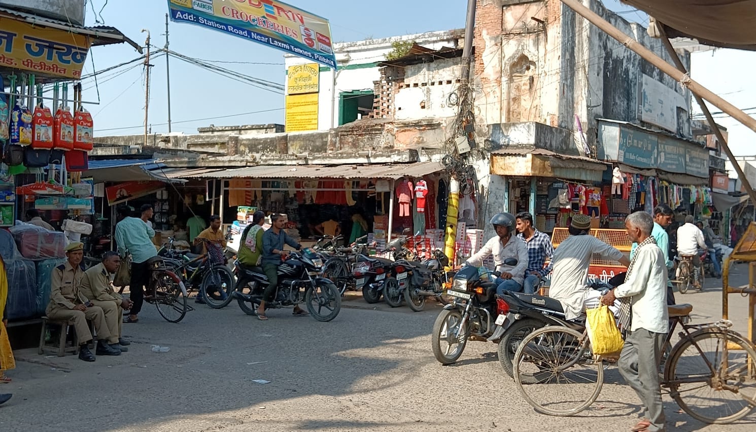 शहर का गैंस चौराहा । संवाद