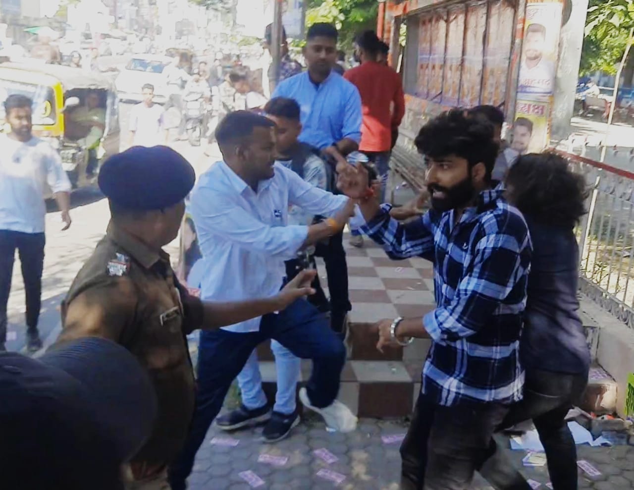 हल्द्वानी एमबी कॉलेज में छात्र संघ के चुनाव प्रचार के दौरान दो गुटों में हुई मारपीट के बाद उपद्