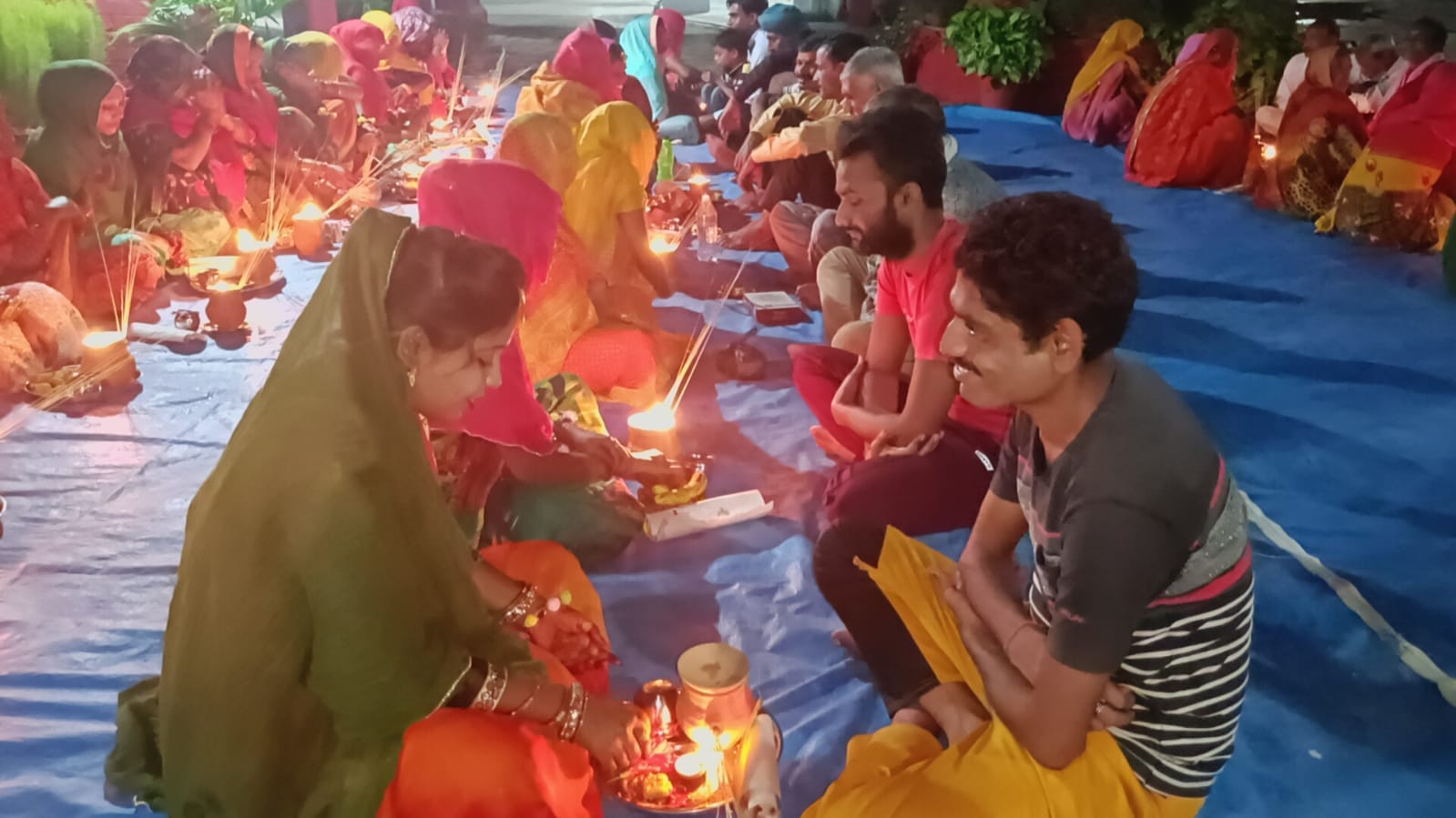 जिला कारागार में करवाचौथ मनाते पति पत्नी।जेल प्रशासन