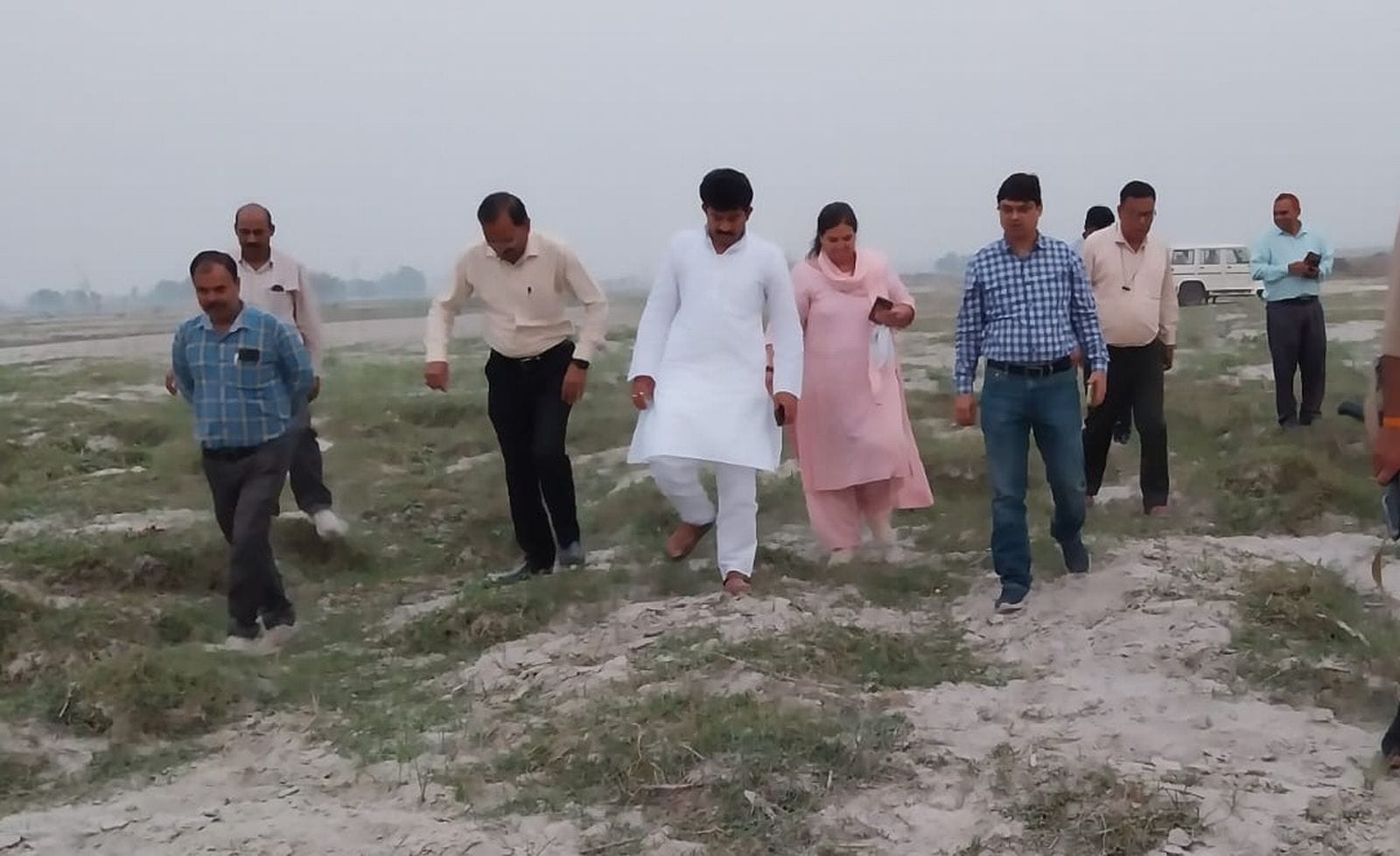 मेला ककोड़ा में चल रहा सड़क बनाने का काम। संवाद